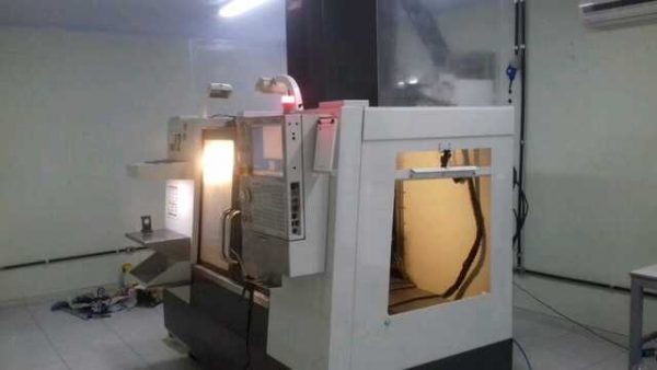 Máquina HAAS usada VF-2TR 30000rpm